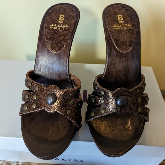 Bakers Shoes - Vintage Bakers Italian leather slip on heels. Size 6. NWT, original box.